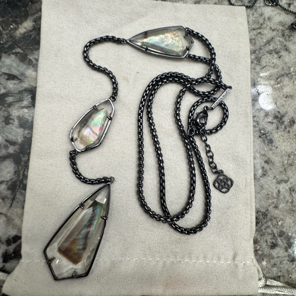 Black Kendra Scott necklace
